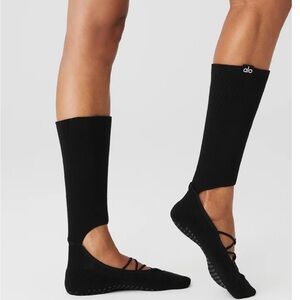 ALO Yoga Black Strappy Siren Grip Sock NWT (M/L)